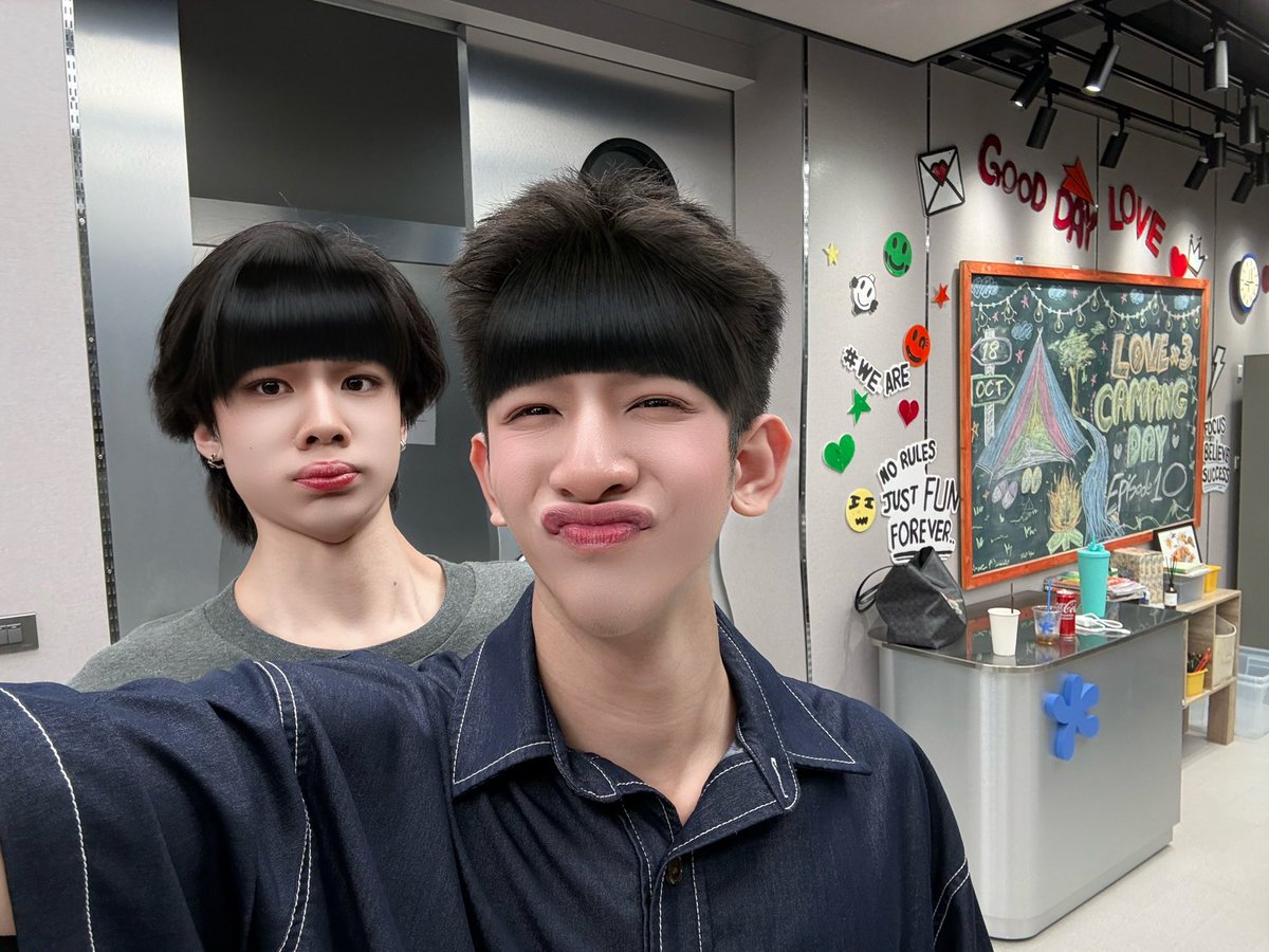 picvoyz's tweet photo. บทลงโทษวันนี้ @vvolkvoo 

LOVEx3 LIVE NEXT EPISODE

#พรุ่งนี้ชวนดูLOVEx3 https://t.co/3vpPL9IdjQ