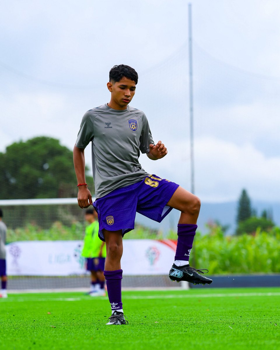 RacingTDP_Sub16's tweet photo. ¡Ya saltamos al terreno de juego para realizar nuestro calentamiento morado! 😈

#NuestroCorazónNuestroEscudo💜 https://t.co/HykgEGHmNk