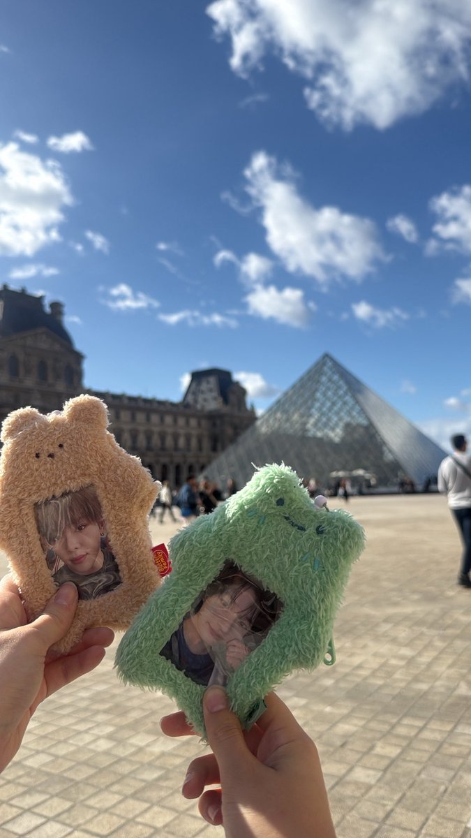 lixgsu's tweet photo. your fav french weflips hehe https://t.co/g9LEXn33l5