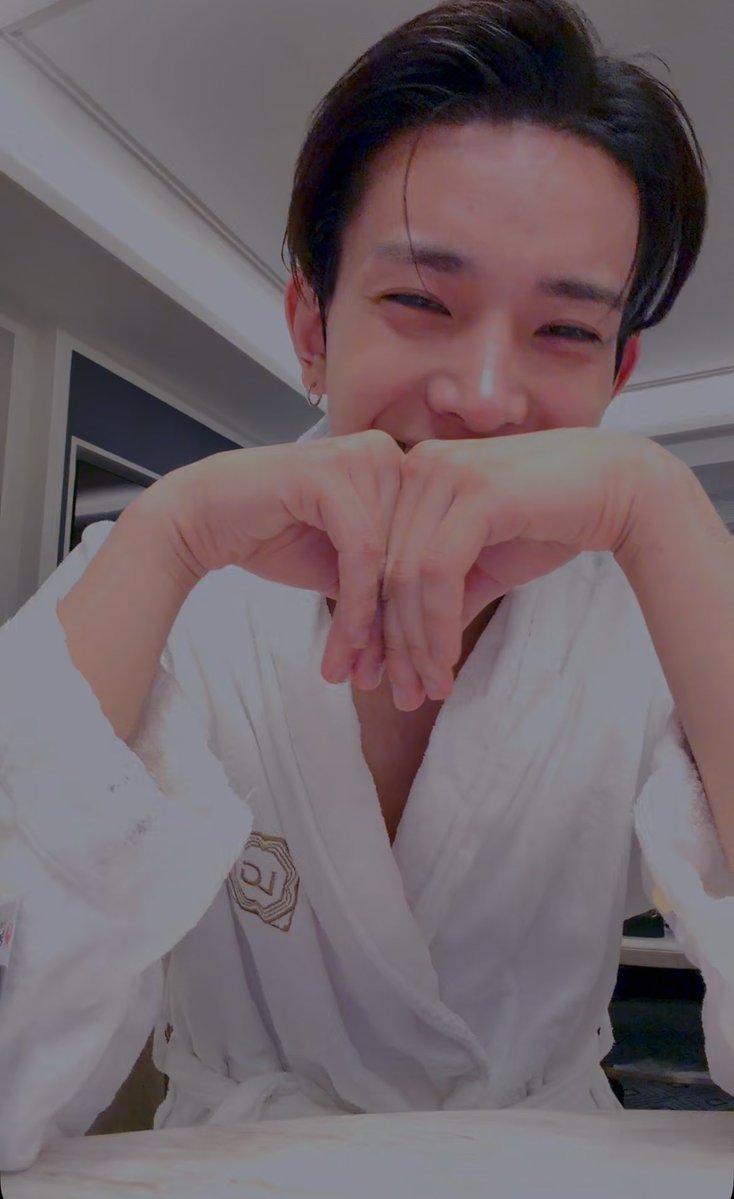 ikeuseung's tweet photo. grabeng live to, lahat kami nabaliw at nagcrave ng ramen 😭

you did well today, heeseung! i'm happy to hear you had fun today 🫳🏻 https://t.co/vDcLjkvmgc