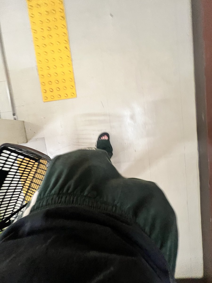3ly12x's tweet photo. アイス買いに来た！ https://t.co/hPuxwOXJSL