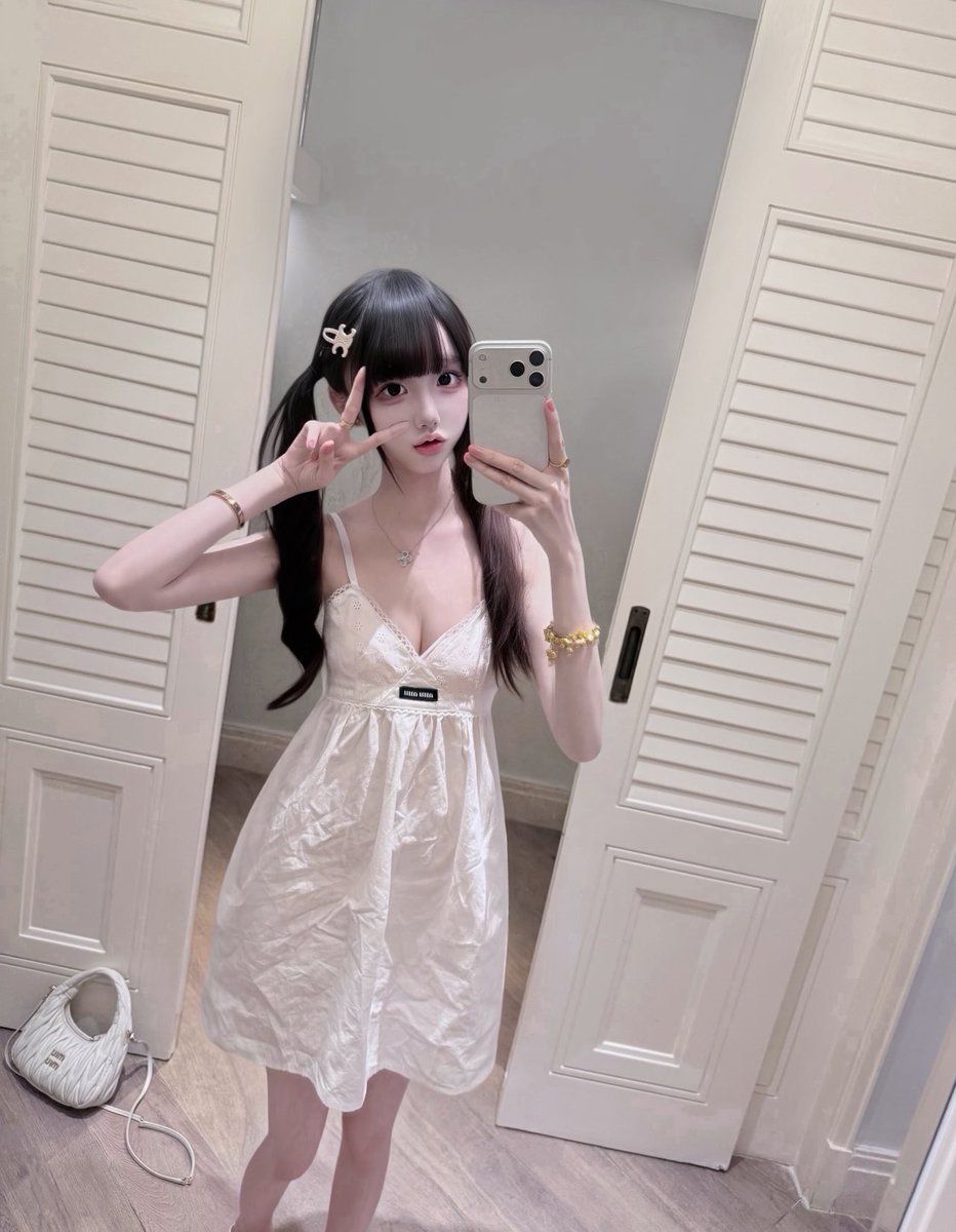 sheila66fz2's tweet photo. 十二点了
有人想要锐评一下我21岁的福嘛😌         

（拒绝人机）赶紧看，我要删了          

真没有📷流言2我真给呀 https://t.co/I9wyqI6djO