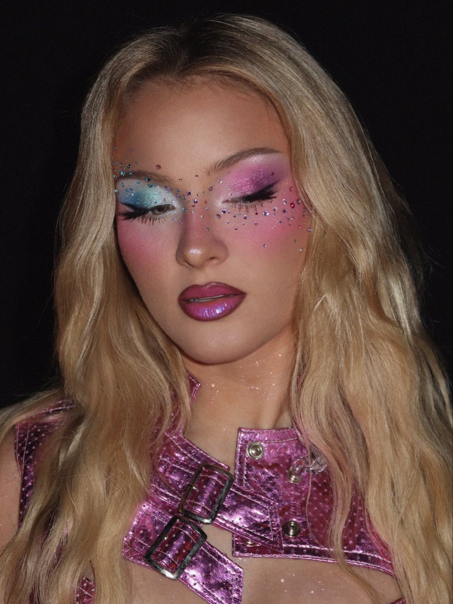 sophiasinotx's tweet photo. singapore glam @zaralarsson 🩵🩷 https://t.co/0djLEVLRMb