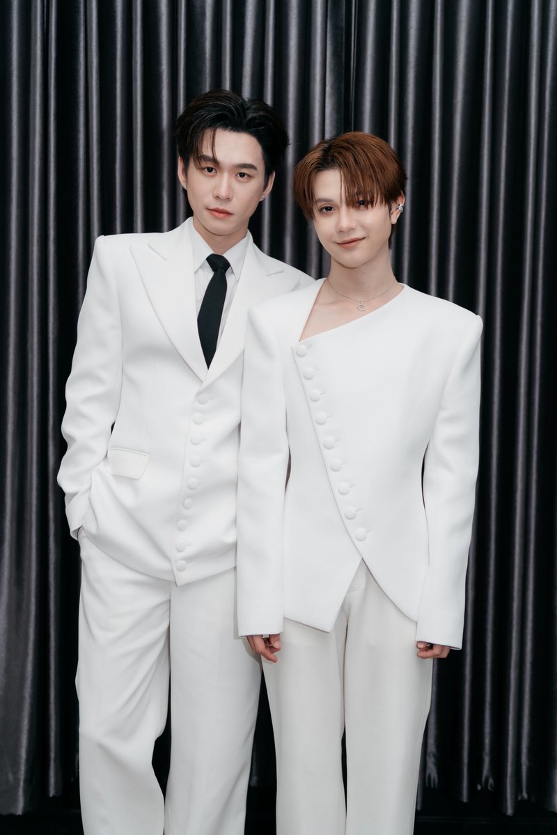 SOHartist's tweet photo. ‘บีเวอร์-ต้นหลิว’ Special guest ในคอนเสิร์ต Boy Sompob World Y Tour Live in Bangkok 🎤✨

BOY SOMPOB WORLD Y TOUR X SOH
#BoySompobWorldYTourLiveinBangkok https://t.co/JJxKlD46EL