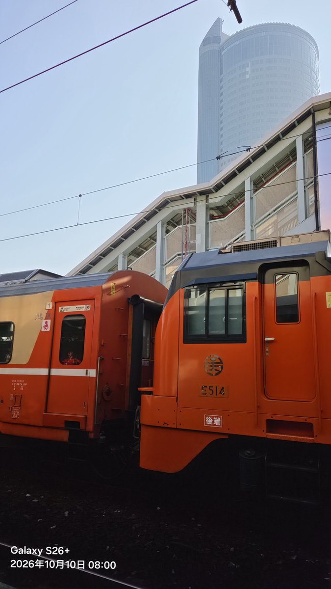 agrs0412's tweet photo. 2026.10.10
臺南
莒光 501次 E514+客車8B+行包2B
來臺南最後當然要再拍一次501，下次再來應該就是在地下拍了吧，也趁這個機會盡可能的多收集了一些之前想試試的角度
，但是本務機也太臭了吧(池沼
#台湾 #鉄道 #莒光号 #E500 #台南 https://t.co/XQzKhCAJRJ