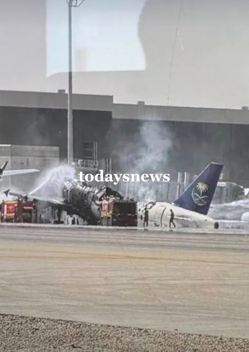 TodaysNewsco's tweet photo. 🚨 NEWS ALERT: Saudi Arabia says three people were killed in a Houthi attack on Riyadh’s King Khalid International Airport.

Saudi authorities say the victims were all Saudi nationals, including a Saudia pilot, while several people of different nationalities were wounded. https://t.co/KD0yApNER7