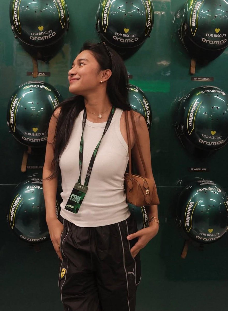 changaaa13's tweet photo. When yh ke paddock f1 pake duit rakyat https://t.co/TgQZ1prKi7