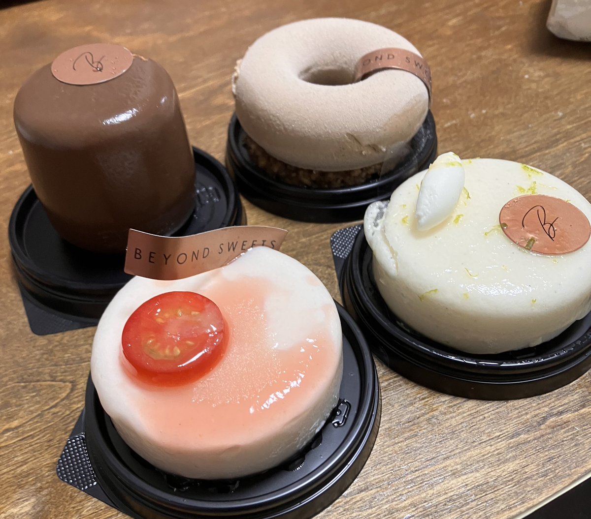 peaceofminds200's tweet photo. 推しの推しスイーツをお取り寄せ
スーッと体に入ってきて食べやすかった！
いつか店舗に行きたい！

#sugizo
#スイーツ
#グルテンフリー
#beyondsweets 
#cake https://t.co/0WP7WI81lk