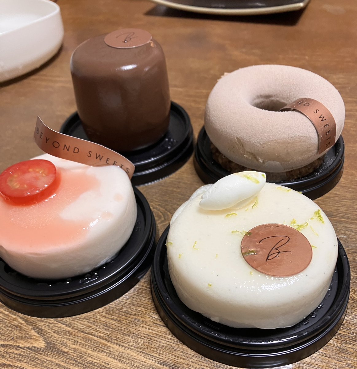 peaceofminds200's tweet photo. 推しの推しスイーツをお取り寄せ
スーッと体に入ってきて食べやすかった！
いつか店舗に行きたい！

#sugizo
#スイーツ
#グルテンフリー
#beyondsweets 
#cake https://t.co/0WP7WI81lk