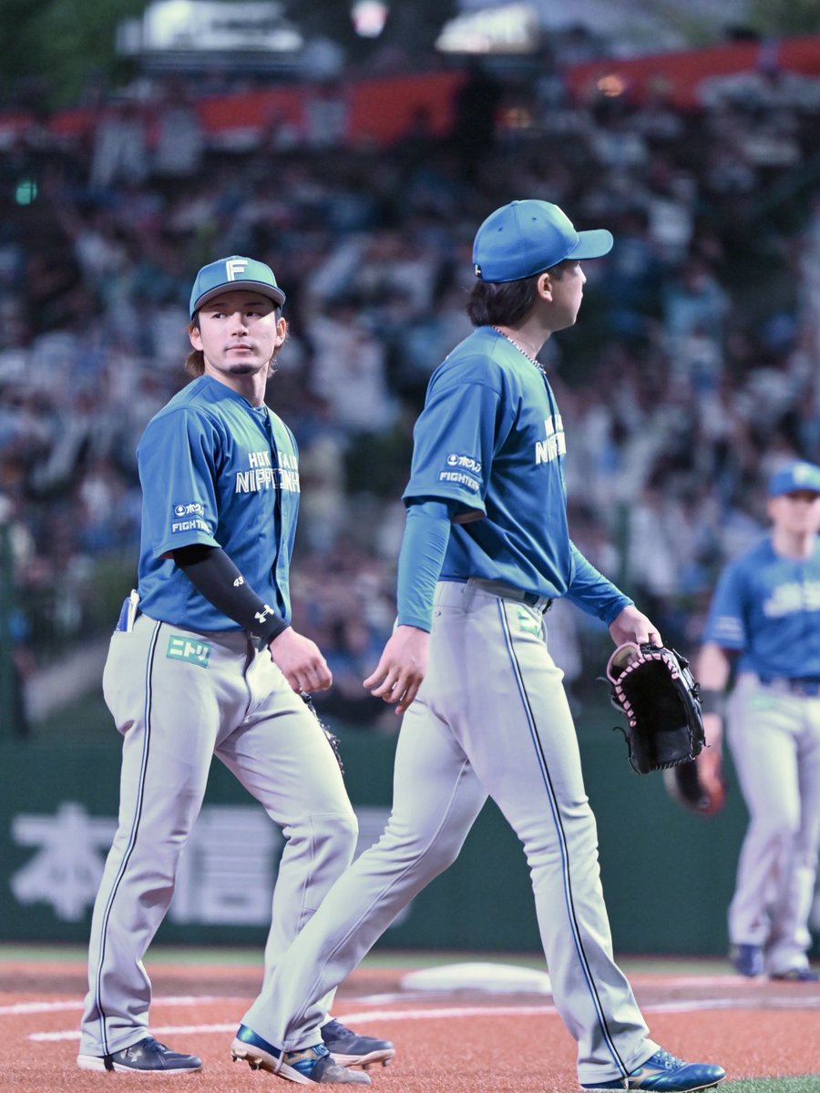 8y54vpzqh7's tweet photo. それが仲間だ https://t.co/SpftOC1Jzp