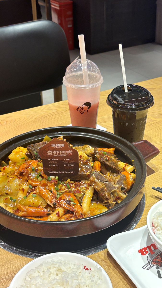 sweetiesprite's tweet photo. Nothing beats a hot spicy pot and iced drinks for a comforting evening meal.#FoodJourney https://t.co/QGDXXPyDxr