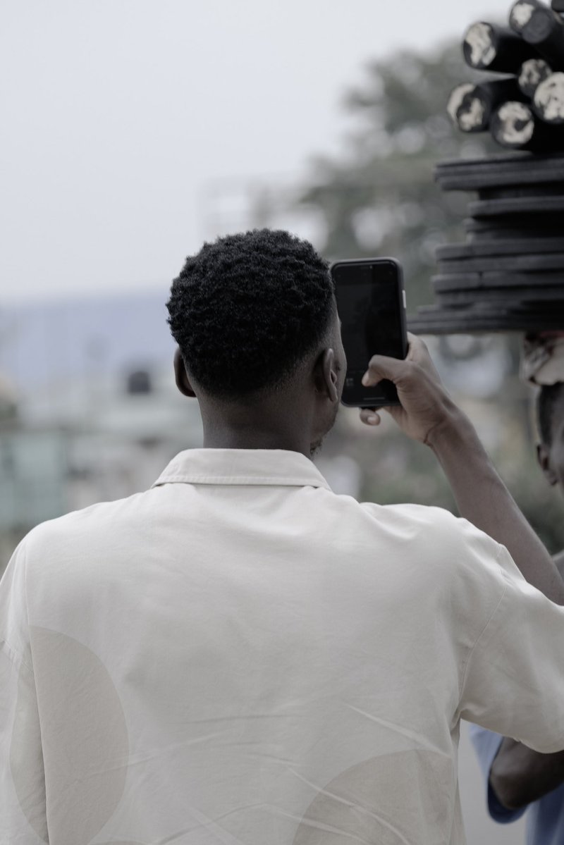 urithimedia's tweet photo. A gentle reminder that we all hustle in some way and at some point of our lives. itake photos est. 1985 #Portraits #PhotoWalk #Accra #Ghana @eagamor | @palmwinedj

Team: @thecreatorslab__ x @thegaderin 

Event:  PhotoWalk I - Accra Tema Station, Accra Central, Ghana 🇬🇭 https://t.co/EFP3k8nBpE