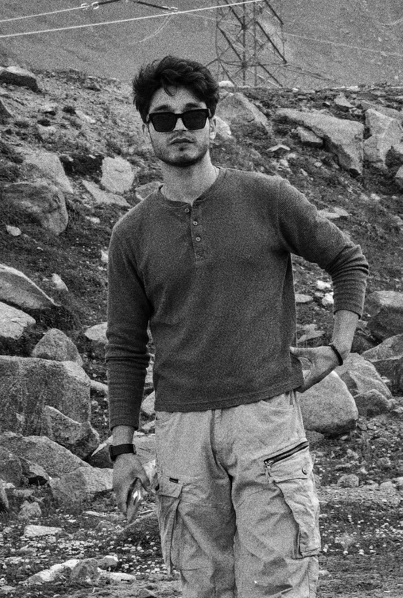 iamzackreshi's tweet photo. Life is either a daring adventure or nothing at all.
✌️ https://t.co/VpKPxBZvR3