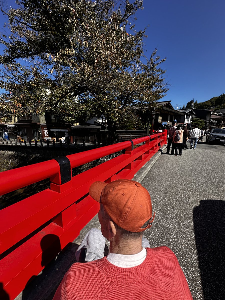 cyoso_tyson's tweet photo. 両親と叔母をつれて高山に
今年の一月、大好きな父が倒れて絶望の淵に…

また遠出ができる未来を、
あの時想像できなかった

父ががんばり、家族ががんばった

今日も楽しかった https://t.co/pYAUFMEIx0
