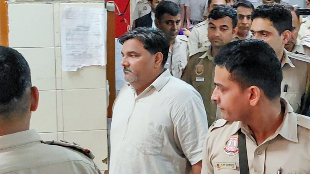 airnewsalerts's tweet photo. Delhi court convicted former #AAP councillor #TahirHussain for abetment to rioting in a case related to the 2020 northeast #DelhiRiots in the Dayalpur area. https://t.co/yPiXx1TuJa
