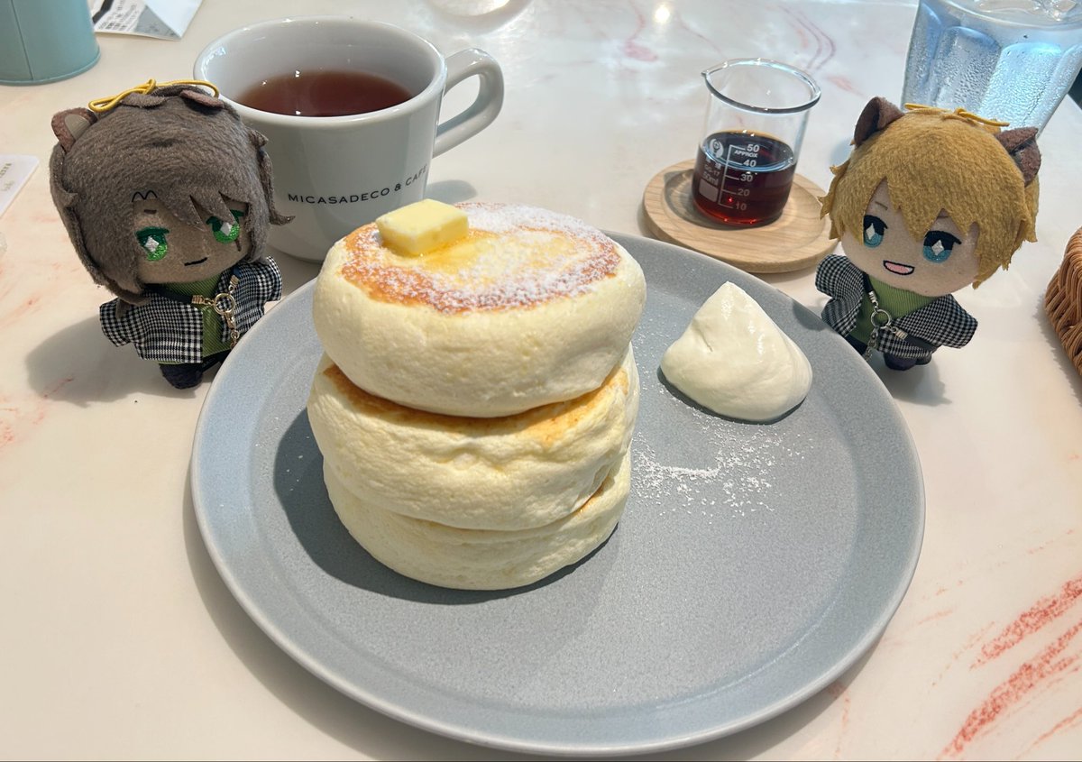 miharu709's tweet photo. 1人で美味しいものを食べる会を開催した。これは朝ごはんに食べたふわふわパンケーキ。ここのパンケーキ好きで時々食べにくるけど、何回来てもメープルシロップがビーカーに入ってるの面白い https://t.co/lbef3pI5Jz