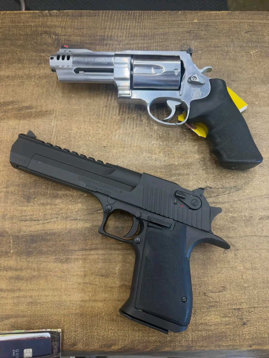 JulieRober45f's tweet photo. That’s alotttttt of pistol in this photo 😅 #s&amp;w500 #deserteagle https://t.co/dlEXBWzEbG