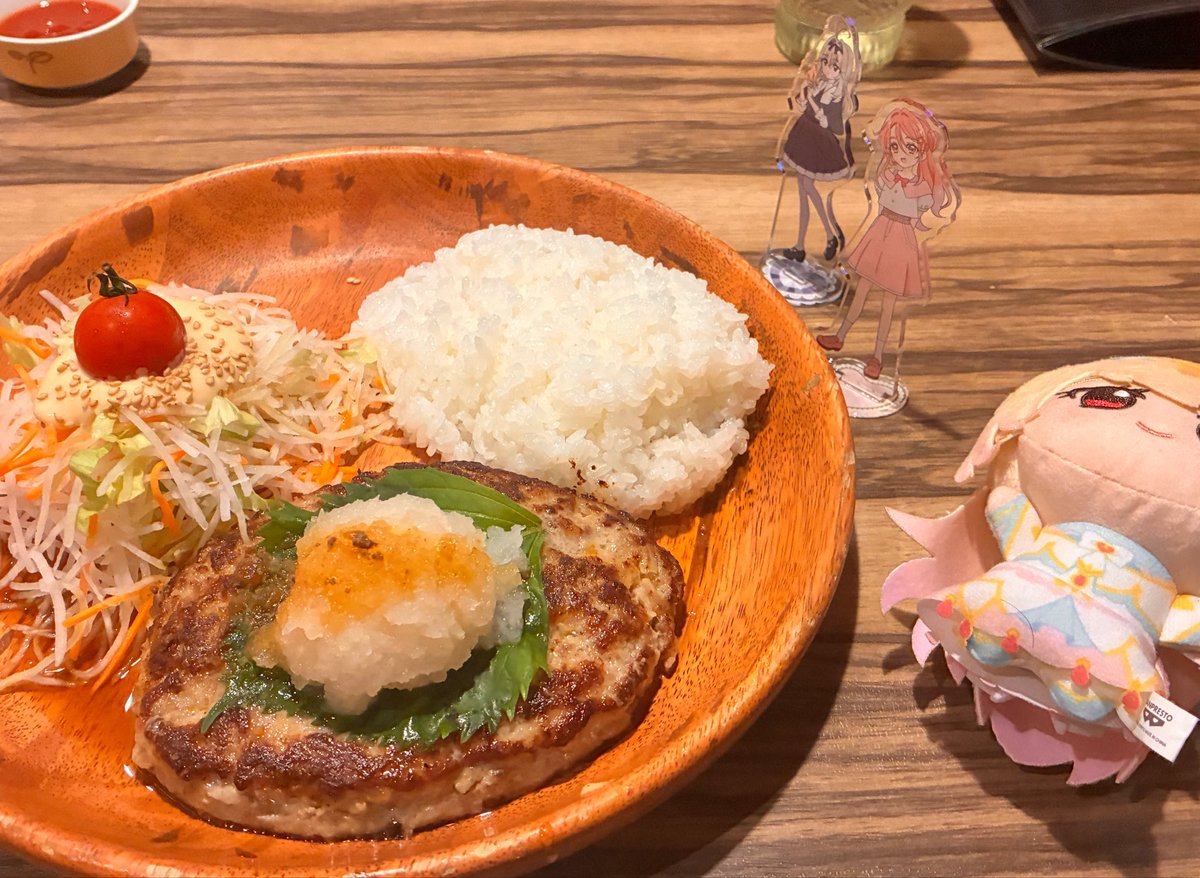 mazyoemon's tweet photo. 今日の夜ご飯〜！
久しぶりのびっくりドンキー！美味でした〜(*´ `*)
写真の撮り方のセンスどうにかしたい…
 
 #びっくりドンキー https://t.co/DNBXhqVDoq