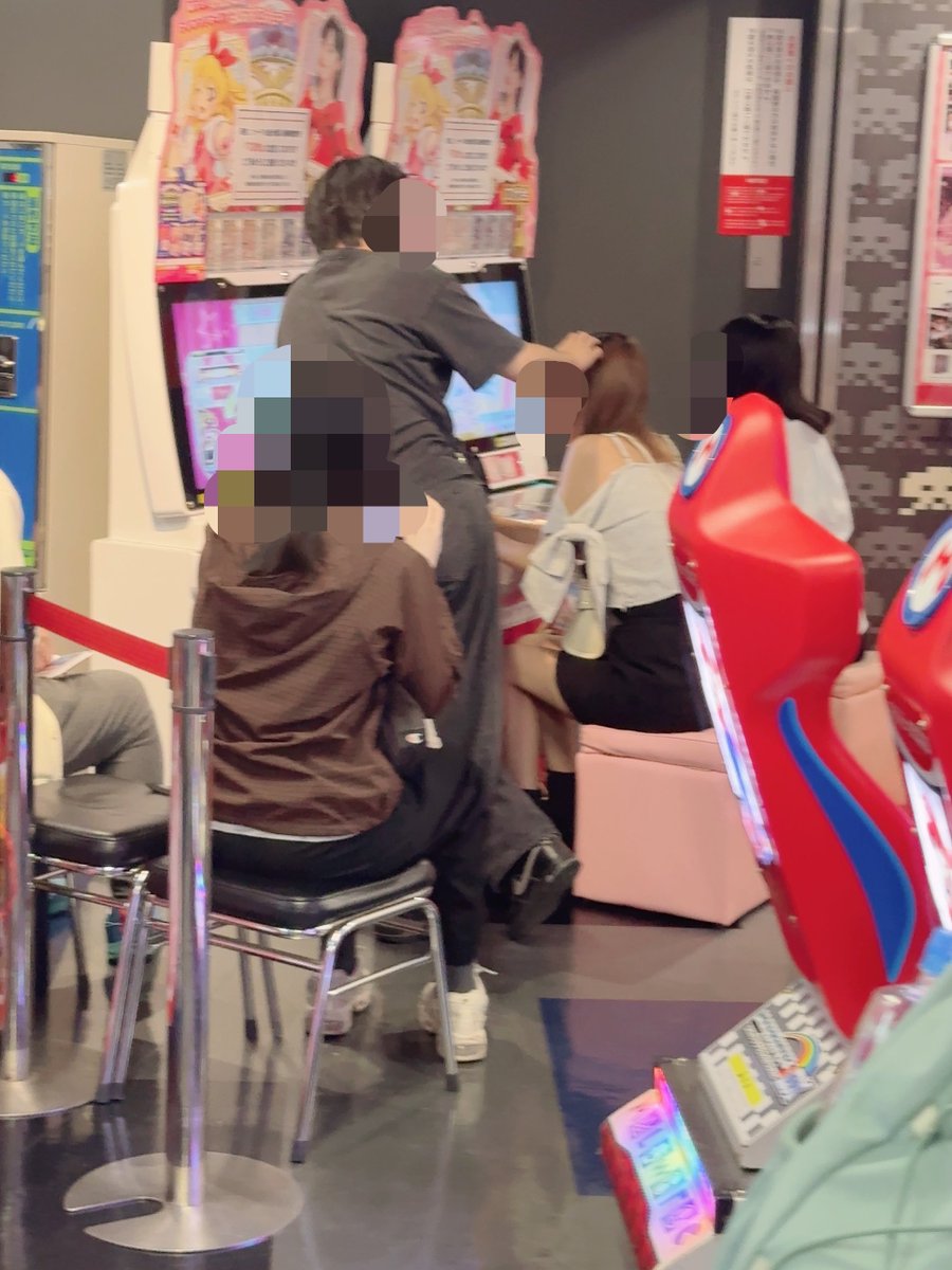 hanajibox's tweet photo. アイカツはよちよちする場所じゃないので
早く変わって下さい。列まだあります https://t.co/Sp2NGEiCOE