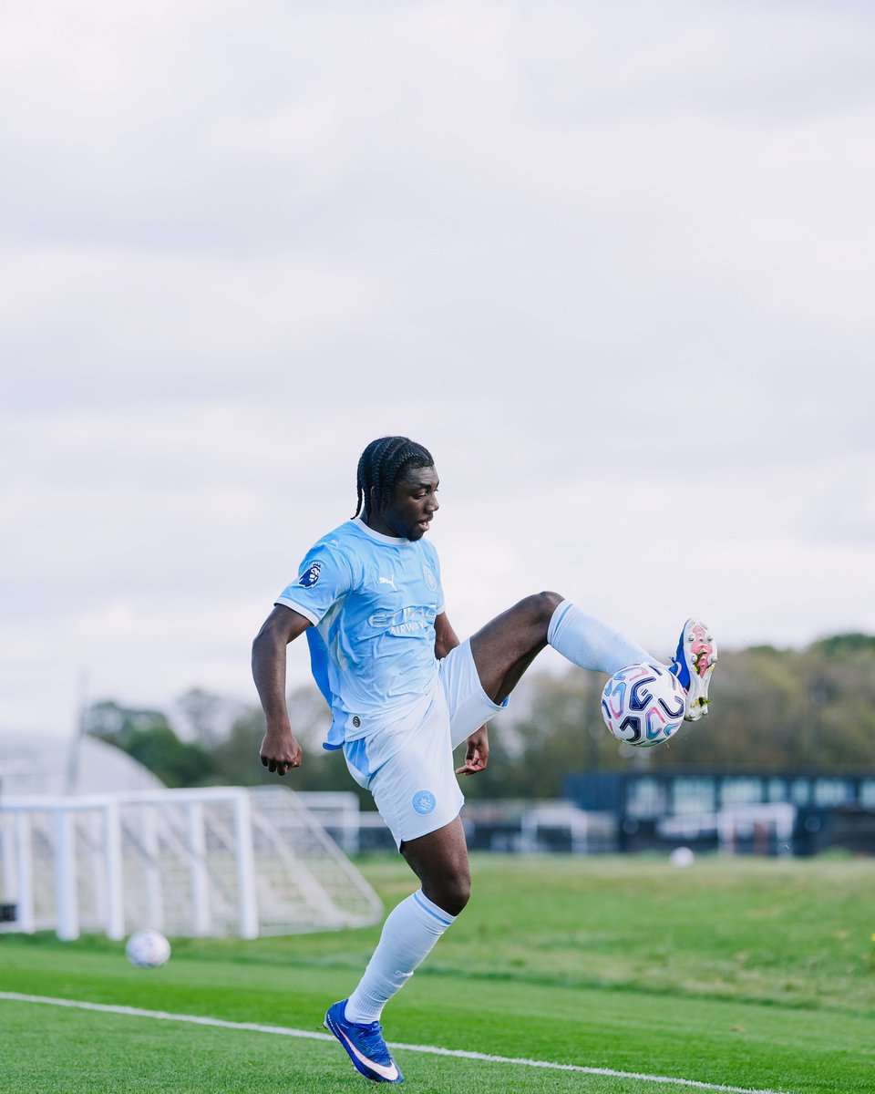 ManCityAcademy's tweet photo. Back under way for the second half ▶️

Watch LIVE on CITY+ ➡️ https://t.co/A4RioENLDr

🐝 2-2 🩵 | #U18PLC https://t.co/rMOBl5iyGh