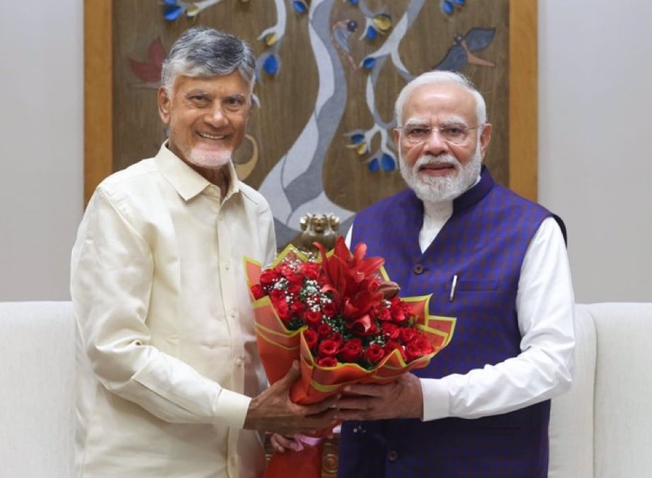 NeutralKapodu's tweet photo. Nee daridram motham ikkade start aindhi thaatha @narendramodi  .. Monna kalisadu Ee roju nation wide dengulu 😭 https://t.co/iEcLaeCIfA