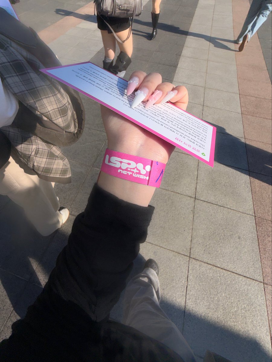 oaievu's tweet photo. 뉴네일햇꼬,쇼케찍먹햇꼬,쇼핑햇꼬,커여운거삼🤌🏻🤌🏻🤍💅🏻 https://t.co/FEOLWnQXoT