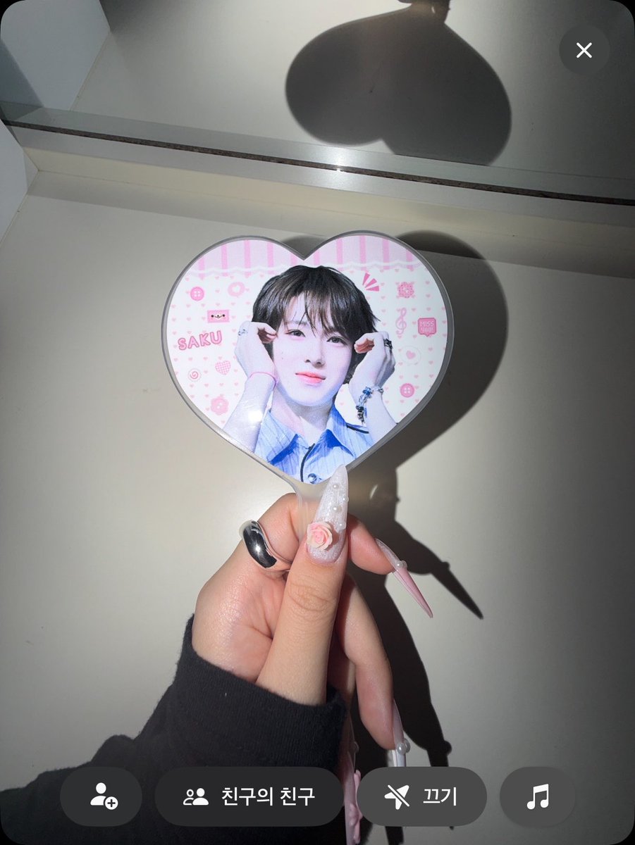 oaievu's tweet photo. 뉴네일햇꼬,쇼케찍먹햇꼬,쇼핑햇꼬,커여운거삼🤌🏻🤌🏻🤍💅🏻 https://t.co/FEOLWnQXoT