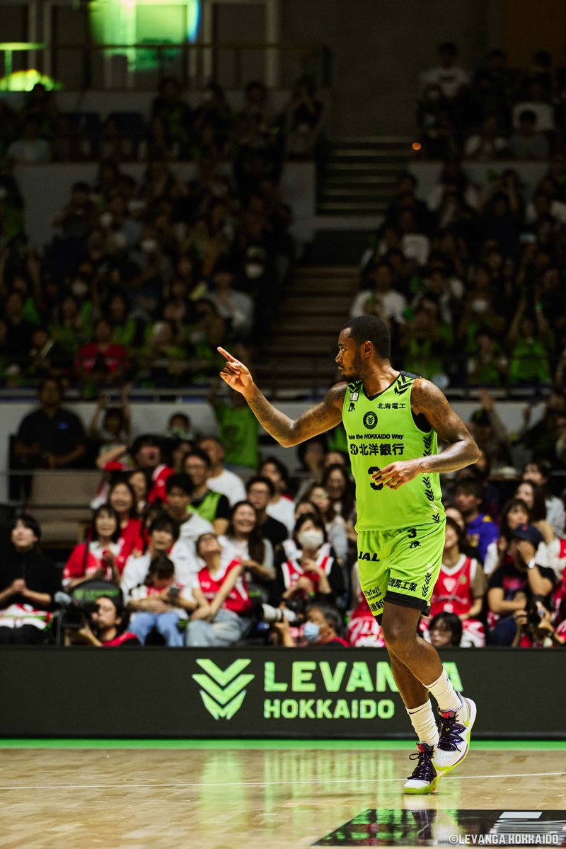 levangakousiki's tweet photo. GAME REPORT
りそなグループ B.LEAGUE 2026-27 SEASON
2026/10/10(土)
vs. 千葉ジェッツ

試合後のコメントを公式WEBサイトにて紹介しています。
✅https://t.co/idTPBhySVE

🎙コメント
トーステン・ロイブルHC、#ジョン・ハーラー 選手、#富永啓生 選手

📡バスケットLIVE 見逃し配信はこちら
https://t.co/WvSWhjzjJ3

#レバンガ北海道