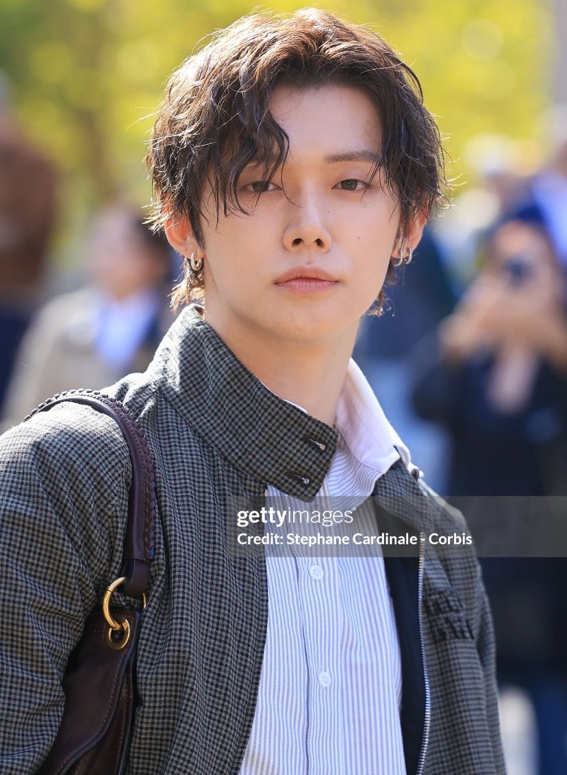 jjuniesito's tweet photo. imagine looking so unbelievably gorgeous you make it seem like getty images is your fansite https://t.co/zmkfV87e2I
