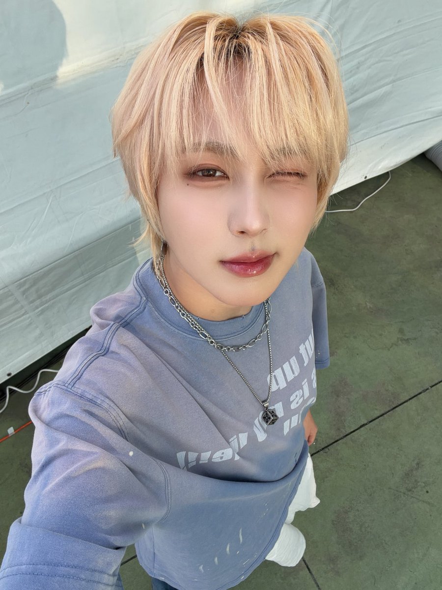 g0ngGiuk_'s tweet photo. 오늘도 예쁨🍀💙 https://t.co/4tBAfamwyx