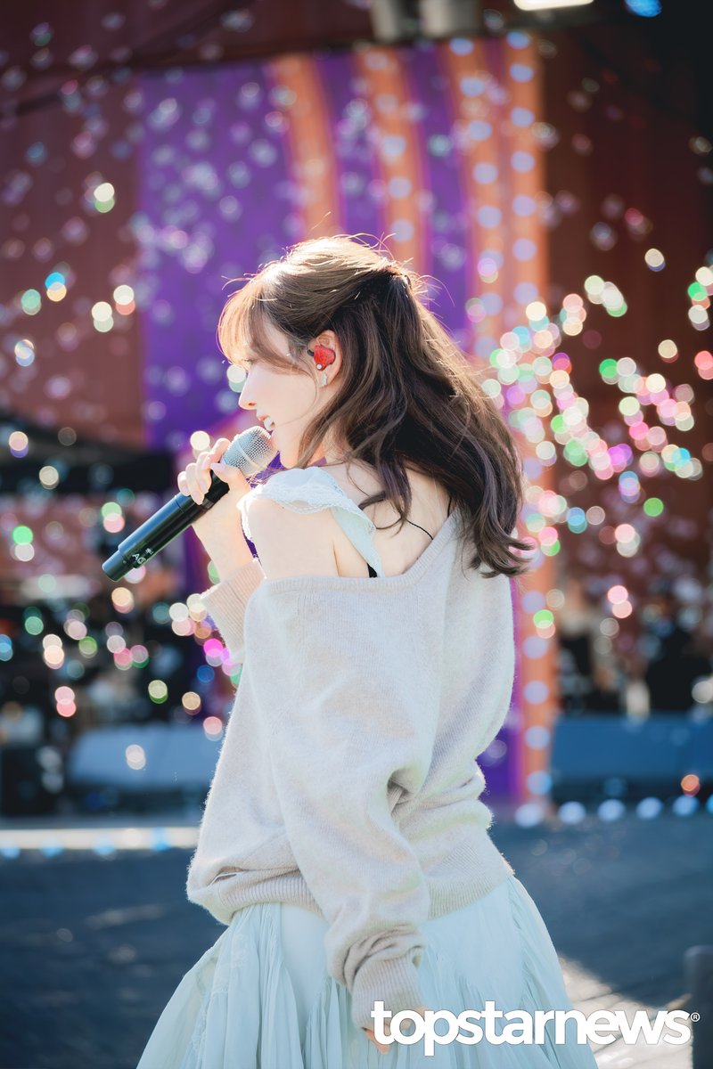 TSN_PHOTO's tweet photo. [HD포토] 레드벨벳 웬디, ‘Queen Of The Party’ (2026GHOST페스티벌) #웬디 #WENDY #레드벨벳 #RedVelvet #경기한류OST페스티벌 #GHOSTFESTIVAL #GHOST페스티벌 #프리뷰 https://t.co/iZIKQfDMkp <- Original Photo https://t.co/wBuncrzAEx
