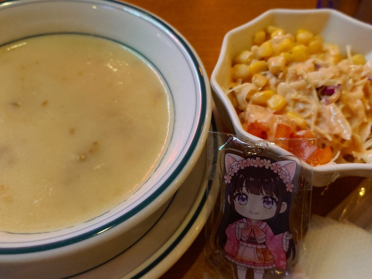 full_plums's tweet photo. おめぐさん、追加のスープとサラダと
〆のお肉だよ
珍しい4人だよ〜 https://t.co/HBRmKi6siW