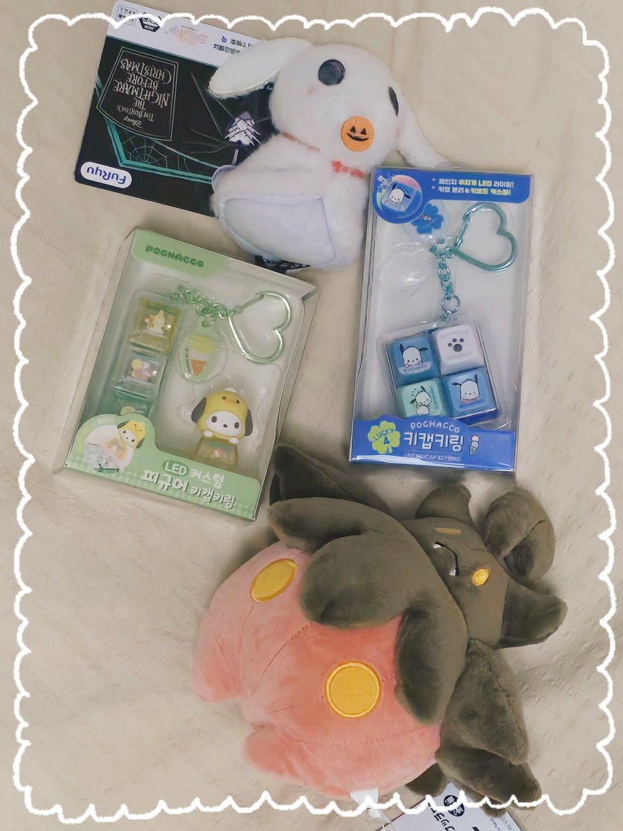 0came0's tweet photo. 本日のゲーセン戦利品！
2000円以内でこれなら良きでは⸜(*˙꒳˙*)⸝
初めてキーボードカチカチするやつ手に入れたー！可愛いー！！ https://t.co/mixCrURsn4