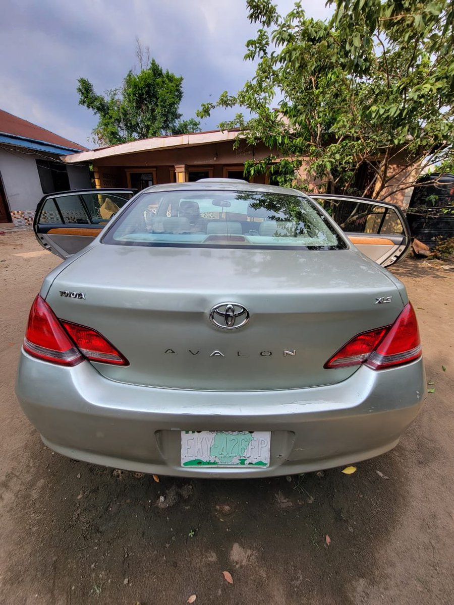 RowenaKNAbadi's tweet photo. Distress sale
first body 
Toyota avalonship 
Engine untouched 
Gearbox untouched 
Ac has leakage 
Just buy and repaint 
Price 3.9m
Settlement 200k
Port Harcourt 
  08039115601 https://t.co/pWAXpFAbpl