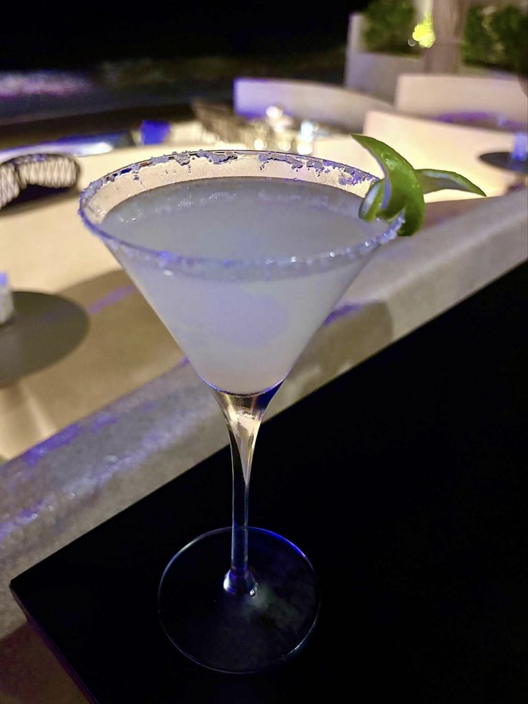 itnevers's tweet photo. “Single, sipping, unbothered. 🍸” #talkforwlw https://t.co/MtLHdKiPvL