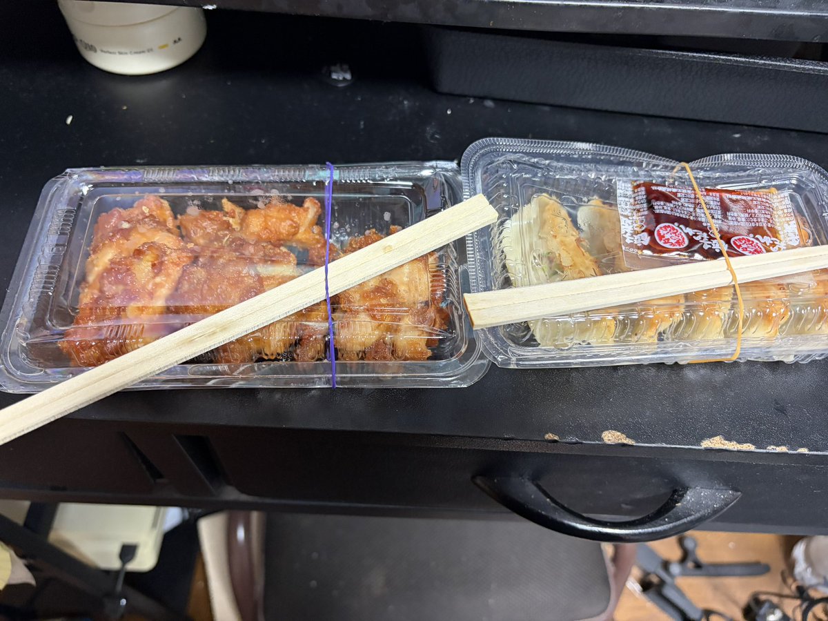 ay_kisyy's tweet photo. 今日もデブ活あざす！

#餃子からあげ祭in八街 https://t.co/SEsNg8QqDw