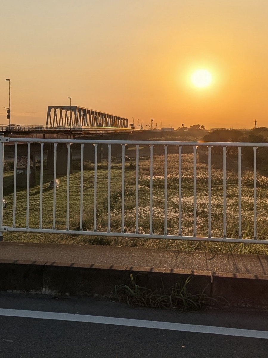 KENTIKU7777's tweet photo. 渡良瀬橋の曲が聞こえる夕暮れ
＃渡良瀬橋 https://t.co/cJHJ3QbXbD