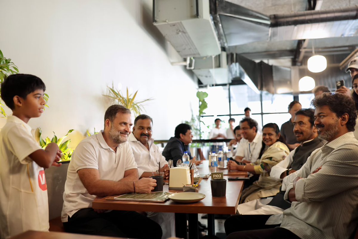 INCIndia's tweet photo. 𝐂𝐨𝐧𝐯𝐞𝐫𝐬𝐚𝐭𝐢𝐨𝐧, 𝐜𝐚𝐦𝐚𝐫𝐚𝐝𝐞𝐫𝐢𝐞 𝐚𝐧𝐝 𝐚 𝐬𝐡𝐚𝐫𝐞𝐝 𝐥𝐨𝐯𝐞 𝐟𝐨𝐫 𝐓𝐚𝐦𝐢𝐥 𝐍𝐚𝐝𝐮!

📍 Chennai https://t.co/DfdJQeSOEB