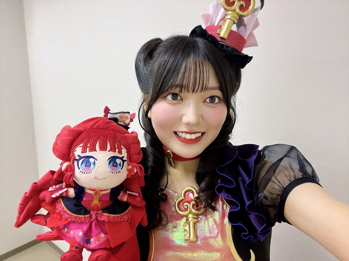 fujidera_minori's tweet photo. ⋱ #プリプリライブ ⋰
#おねがいアイプリ × #ひみつのアイプリ

熱海ナナ、青空ひまり役で出演しました。
とっても楽しかった〜！！！
初めてのナナちゃんとしてのステージ！
そして、ひまりちゃんとしては4人の新曲まで…！
幸せです。アイプリが大好きだ〜！
思い出写真は、また後日✨ https://t.co/lRFlOVGK4F