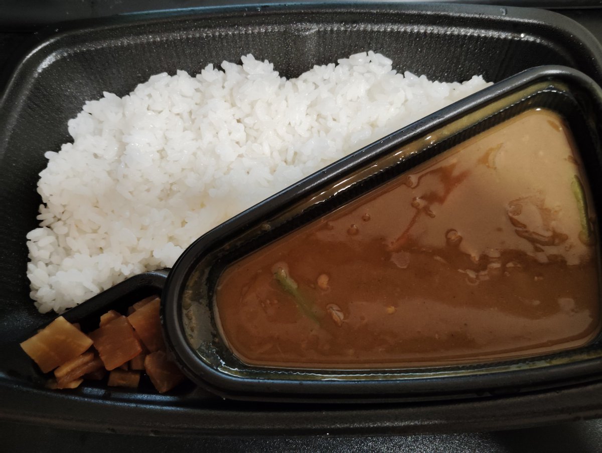 fresh_egg123's tweet photo. ウーバーココイチ届いた。
野菜カレー＋ハーフえび煮込み。
野菜カレーの割引終わってて高かった…これは控えないと破産しちまう苦笑
とりあえずいただきます https://t.co/0xBkcwPWr9