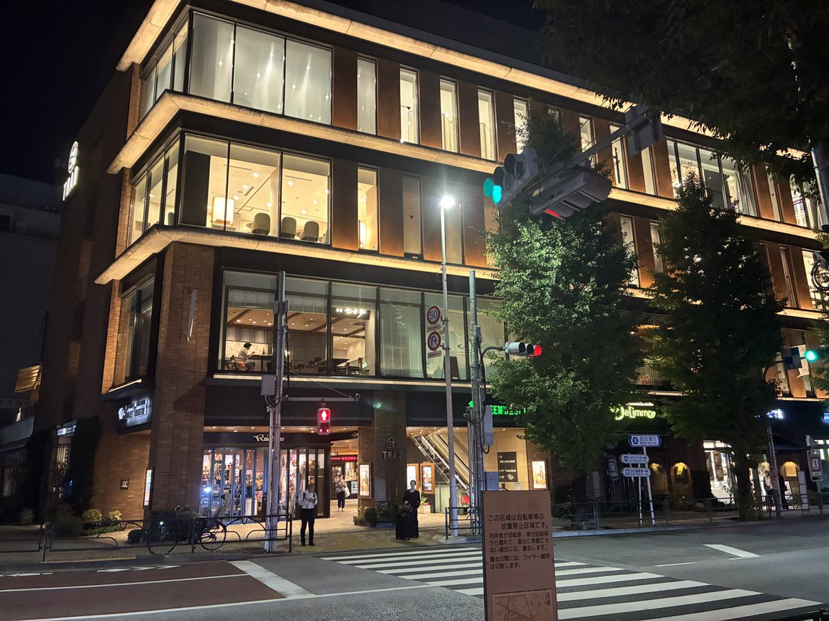 midori451969's tweet photo. 「中野のオッサン目白で地蔵する」 https://t.co/t5Kis4K34s