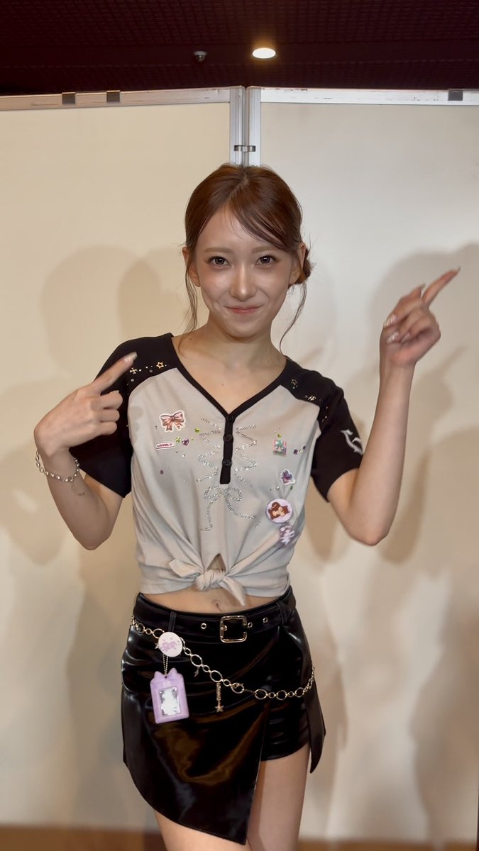 konichiwa_minna's tweet photo. 今回、SS賞当たって、まさか当たると思ってなくて、「あの曲が好きで……最高でした…」とか小声で呟くしかできなかったんですけど、みんなちゃんと聞いてくれて、当たり前にだいすき、 https://t.co/6oocmpH3g1