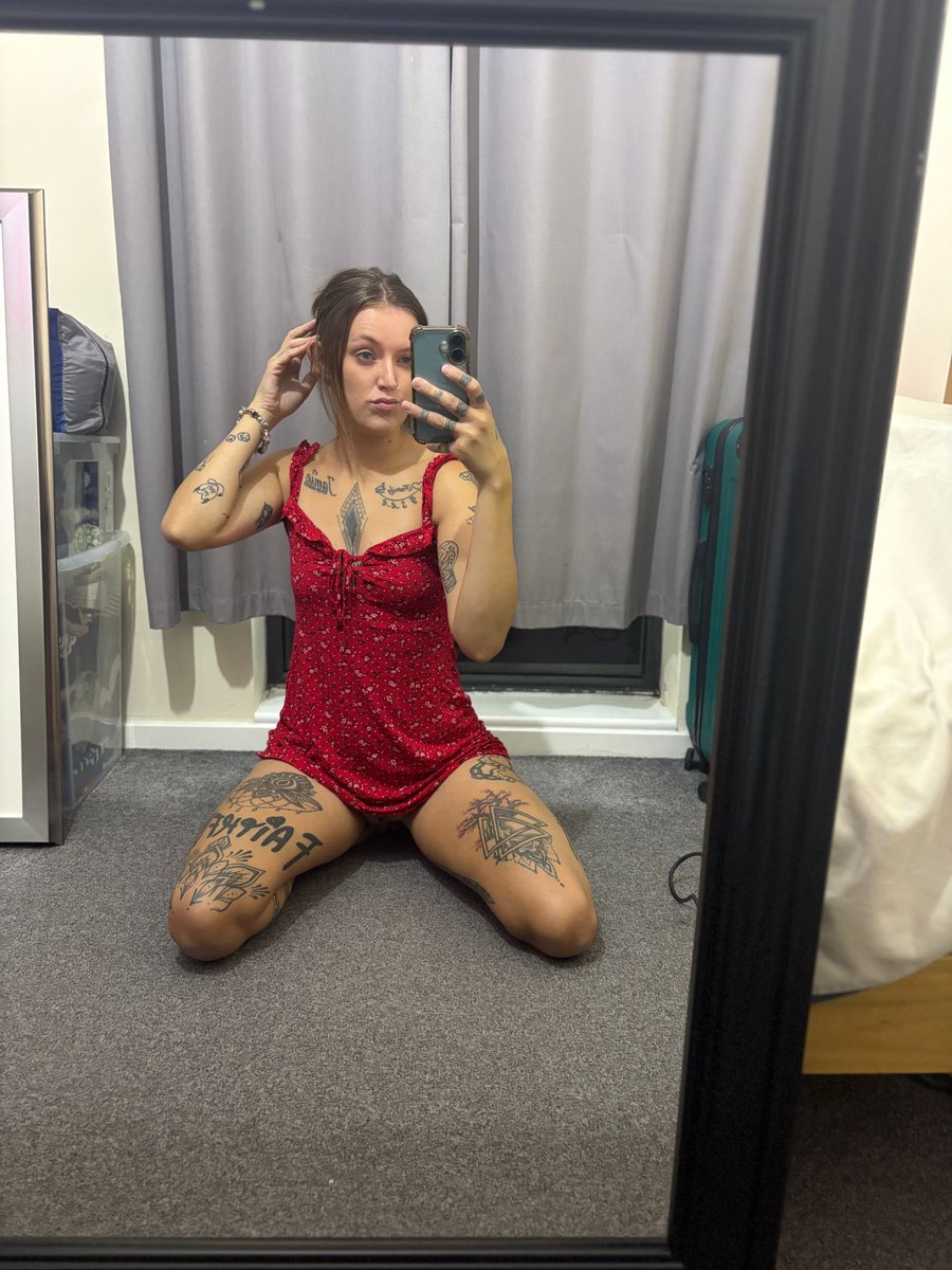 tattoosammi06's tweet photo. Roses are red🌹, violets are blue🪻
My pussy is wide open😻, waiting for you🫵🏼
https://t.co/fZMJlyFLvw 
#girlswithtattoos #onlyfans #pussy #fansly #snapchat https://t.co/bR7upsPvM2