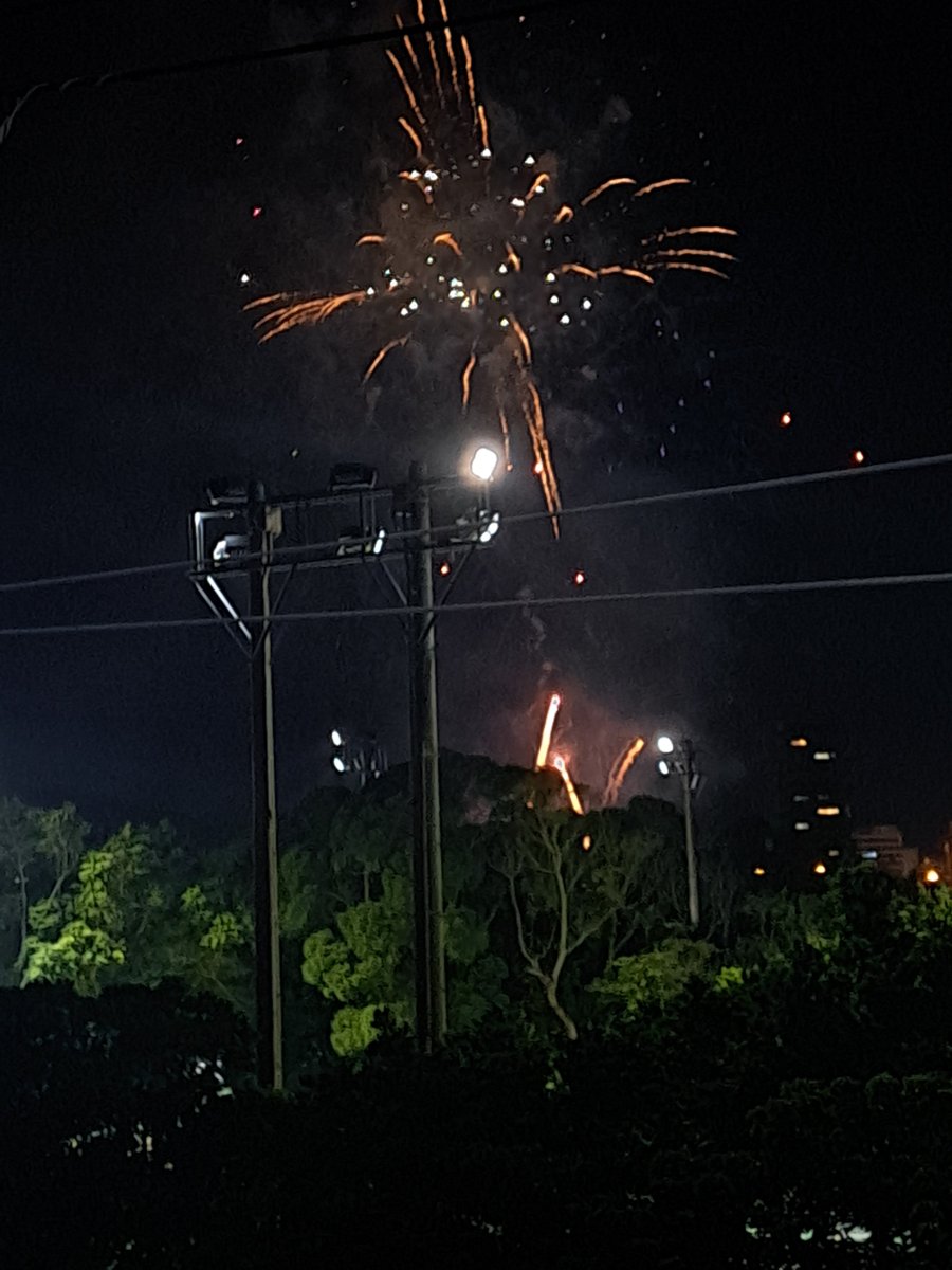 moe_mabitar's tweet photo. 近所で花火🎇上がってたけど、見に行ったらすぐ終わった、かなしみ https://t.co/Gfd9lLUjNr