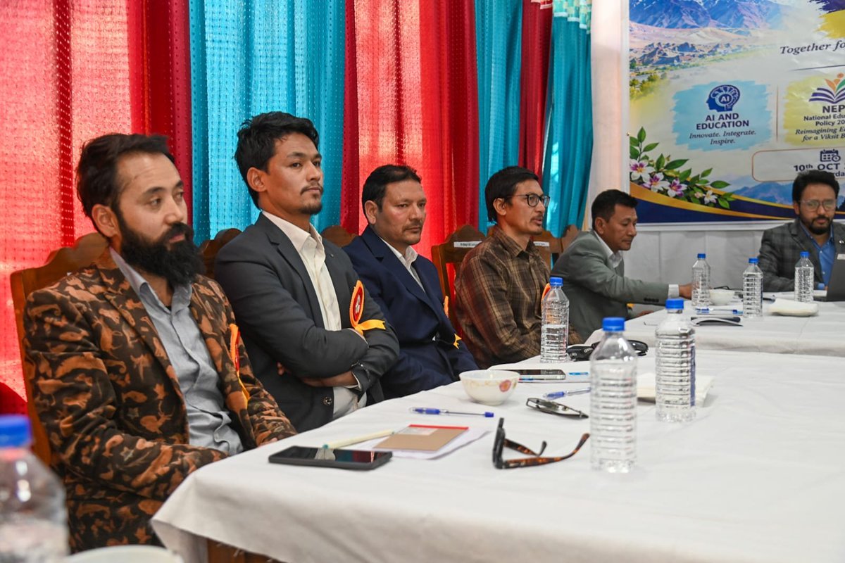 DIPR_Kargil's tweet photo. CEC Kargil, @drajaffer, attended the Teachers’ Conclave organised by Govt Girls Hr Secondary School, Kargil to deliberate on emerging educational challenges, innovative teaching practices and strategies for improving the quality of education.

Read more:
https://t.co/bWoBPQWl43 https://t.co/pmfFQKLpiW