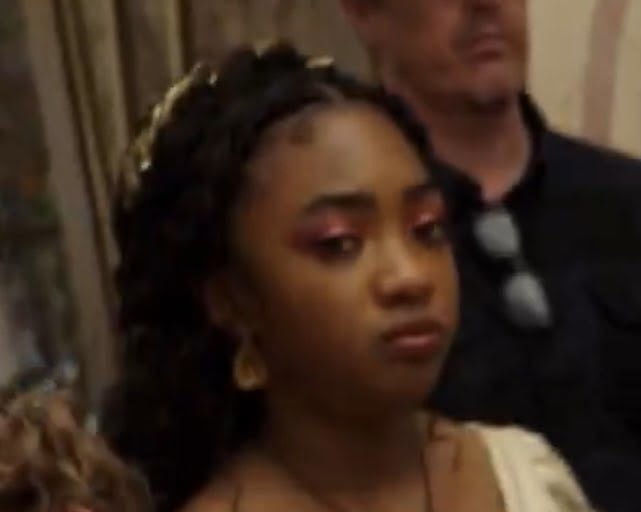 starsofthemoons's tweet photo. leah side eyeing walker https://t.co/CBBoVMVViF