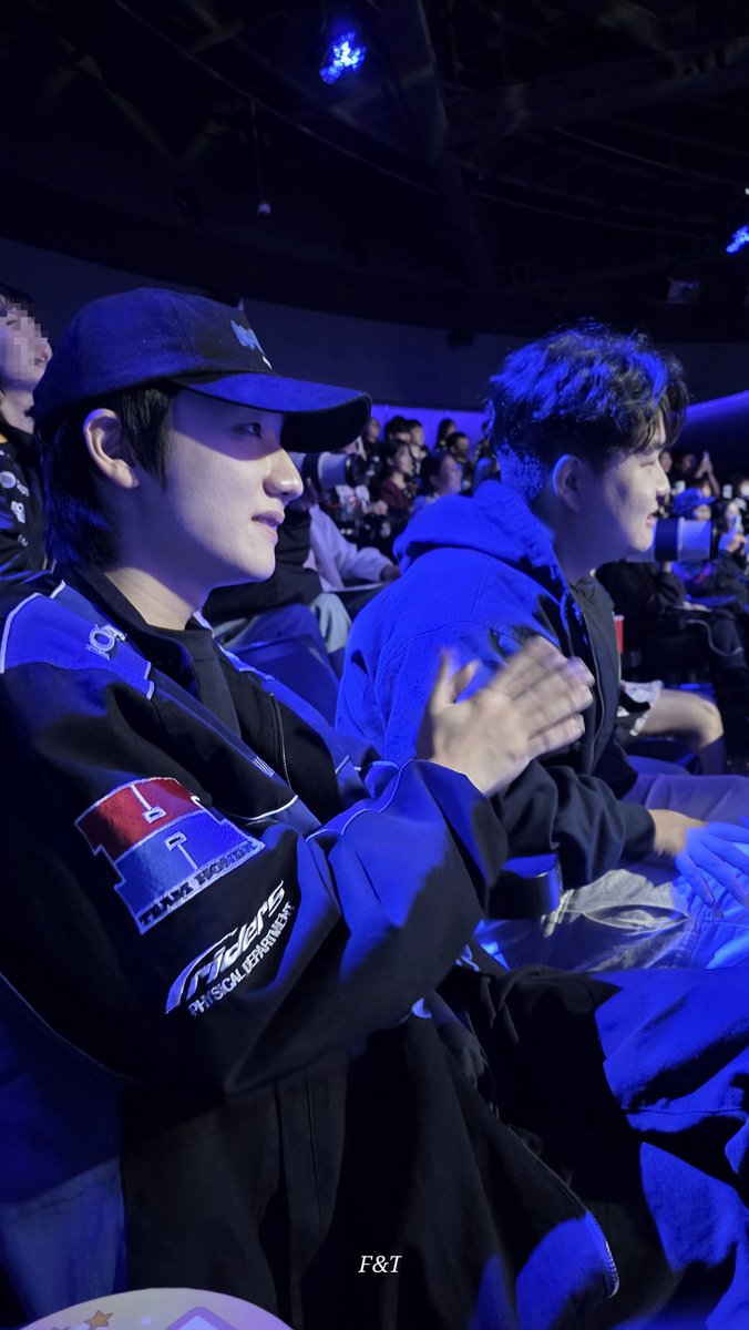 sh_faker_'s tweet photo. 옆에서 왕호가
혁님 사진 찰칵거리고 계속 짝어서 마음이 이상했어
그냥 예전 생각나고 
몽글거리더라...😭🐈‍⬛🥜 https://t.co/cUSJAOvC47