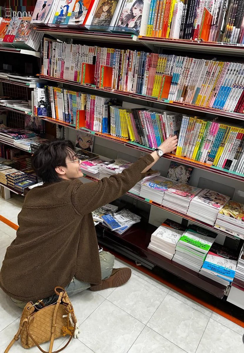 zhangbearbear1's tweet photo. วัสดุแฟนหนุ่มมากค่ะ แบบนี้มีโอกาสเจอที่ SE-ED, นายอินทร์, B2S บ้างไหมคะ อยากขอไอจี https://t.co/79dnseoszg