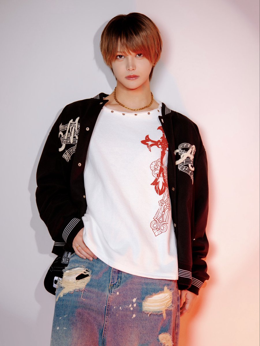 _Liura_of's tweet photo. 【ご報告】
本日より、顔を出して活動していきます。

これまでの6年間、僕を見つけ、信じ、応援し続けてくれた皆さんに、心から感謝しています。
今回の決断は、自分自身の可能性を広げ、そして何より、応援してくれる皆さんともっと大きな夢を叶えるための挑戦です。

これまで大切にしてきた歌への想いも、皆さんへの想いも、決して変わりません。
6年間で積み重ねてきたものを大切にしながら、ここから新しい一歩を踏み出します。

これからも、よろしくお願いいたします。

いれいす りうら