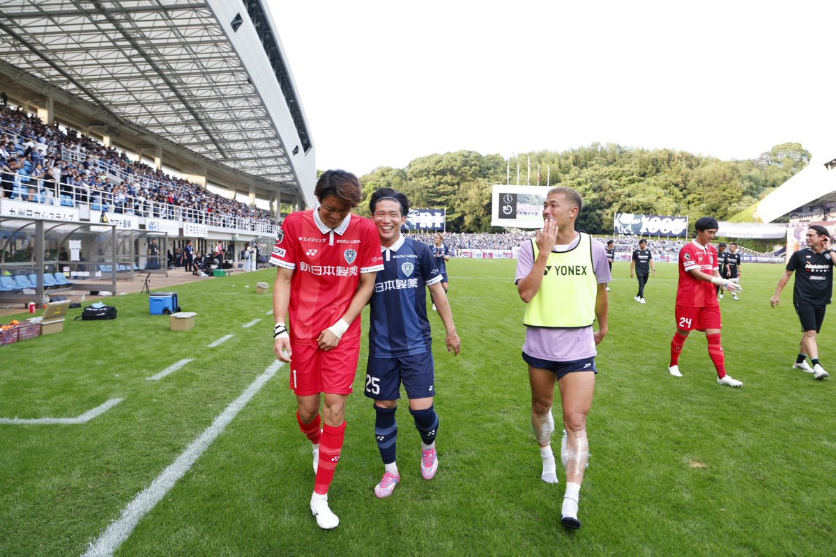 AvispaF's tweet photo. ◤𝐏𝐈𝐂𝐊 𝐔𝐏 𝐏𝐇𝐎𝐓𝐎📸◢

喜びの瞬間をピックアップ😆👍
勝ったぞ！勝ったぞ！勝ったぞ🎉

🏆明治安田J1リーグ 第9節
#アビスパ福岡 2-1 #ファジアーノ岡山 https://t.co/1TMmcfSkgy